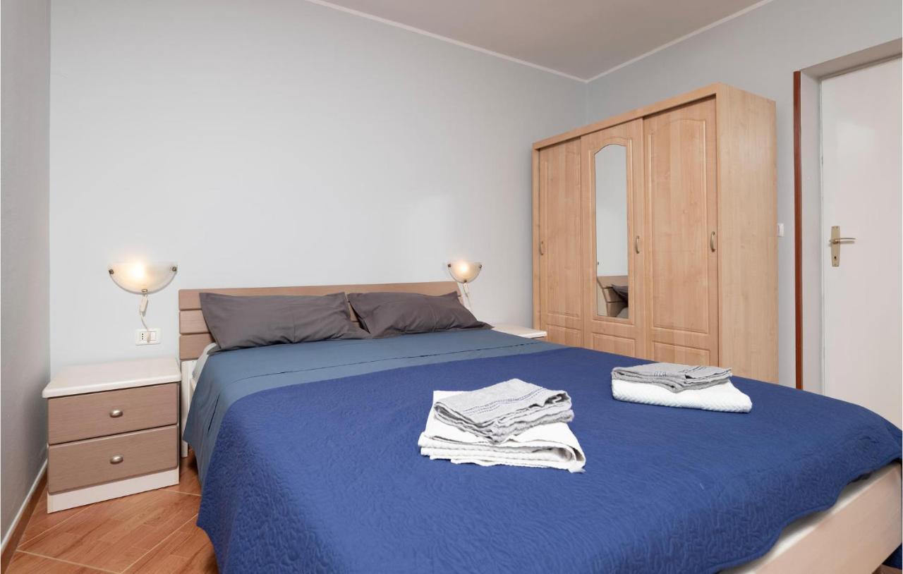 1 Bedroom Amazing Apartment In Peruski Exterior photo