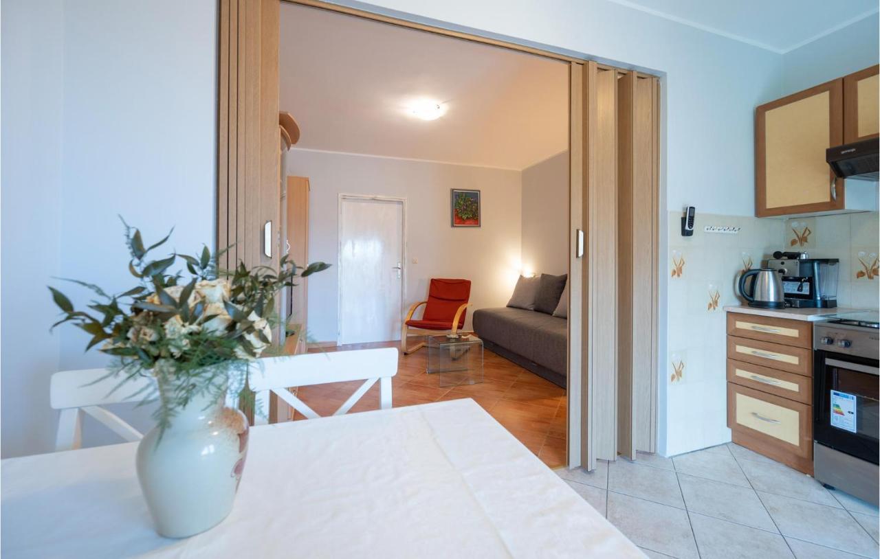 1 Bedroom Amazing Apartment In Peruski Exterior photo