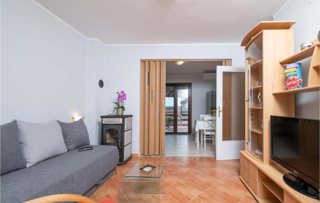 1 Bedroom Amazing Apartment In Peruski Exterior photo